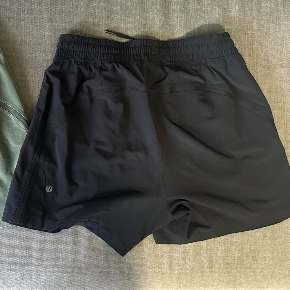 lululemon athletica Men's Black and green Athletic Shorts 5” pace breaker LL